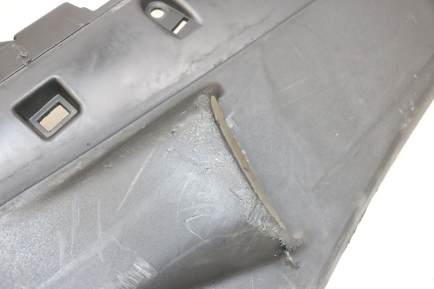 photo de Soleira direita PIAGGIO FLY 4T 50 (2013 - 2017) - Detalhes característicos