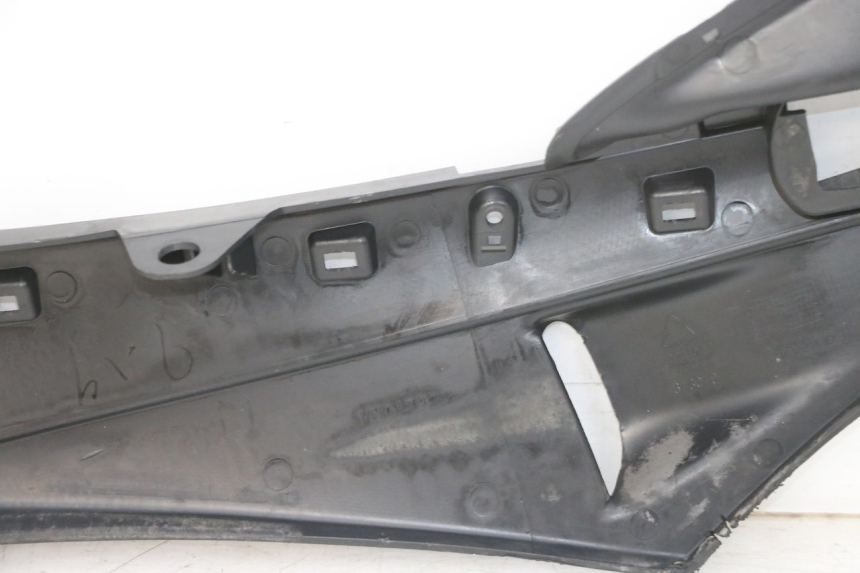 photo de Soleira direita PIAGGIO FLY 4T 50 (2013 - 2017) - Pontos de fixação