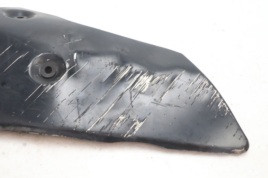 photo de Soleira direita SUZUKI GSR 600 (2005 - 2012) - Zoom do estado de desgaste