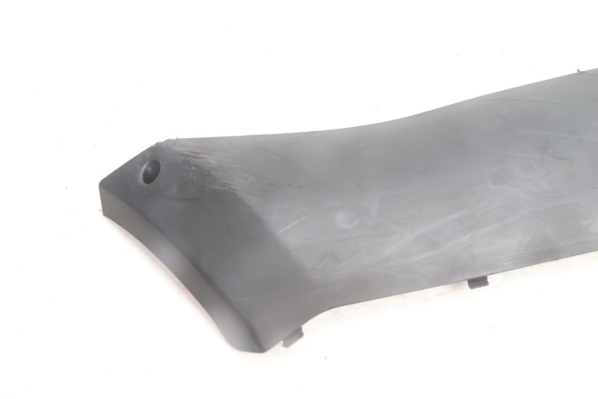 photo de Soleira direita PEUGEOT KISBEE 4T 50 (2010 - 2017) - Detalhe da peça