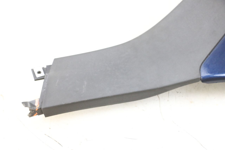 photo de Soleira direita PIAGGIO MP3 RL 250 (2006 - 2010) - Detalhe da peça