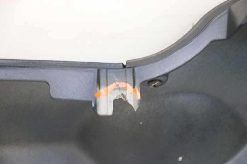 photo de Soleira direita PIAGGIO MP3 RL 250 (2006 - 2010) - Pontos de fixação