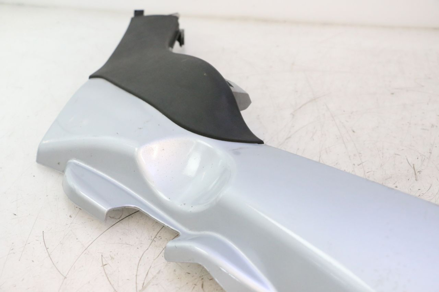 photo de Soleira direita PIAGGIO MP3 125 (2006 - 2014) - Detalhe da peça