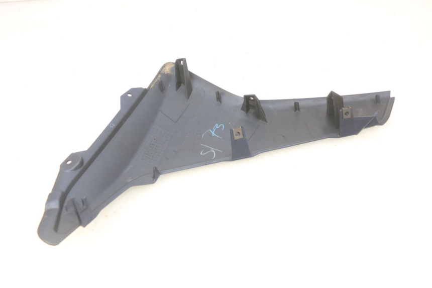 photo de Soleira direita YAMAHA N-MAX NMAX 125 (2017 - 2020) - Zoom do estado de desgaste