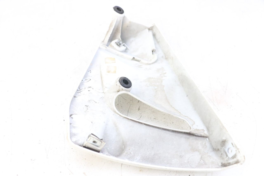 photo de Soleira direita MOTO GUZZI NORGE 8V GT 1200 (2011 - 2016) - Zoom do estado de desgaste