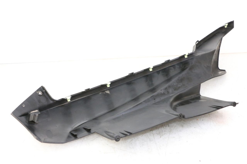 photo de Soleira direita PEUGEOT SATELIS COMPRESSOR K15 125 (2006 - 2009) - Detalhe da peça