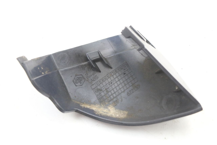 photo de Soleira direita PIAGGIO VESPA LX 125 (2005 - 2010) - Zoom do estado de desgaste
