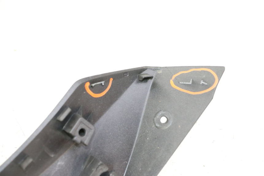 photo de Soleira direita YAMAHA XMAX X-MAX 125 (2021 - 2025) - Outro ângulo de visão