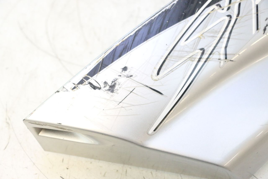 photo de Soleira direita YAMAHA YP MAJESTY 125 (2002 - 2006) - Detalhe da peça