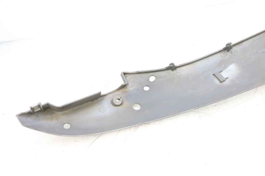 photo de LATERAL ESQUERDO SYM GTS EVO 125 (2009 - 2013) - Marcações e referências