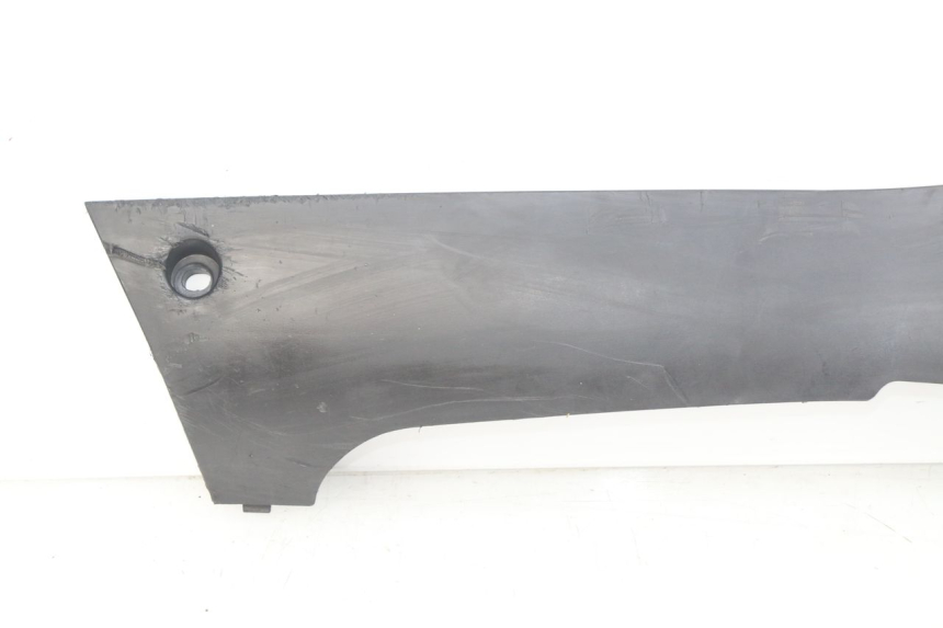 photo de Soleira esquerda PEUGEOT KISBEE 4T 50 (2010 - 2017) - Detalhe da peça