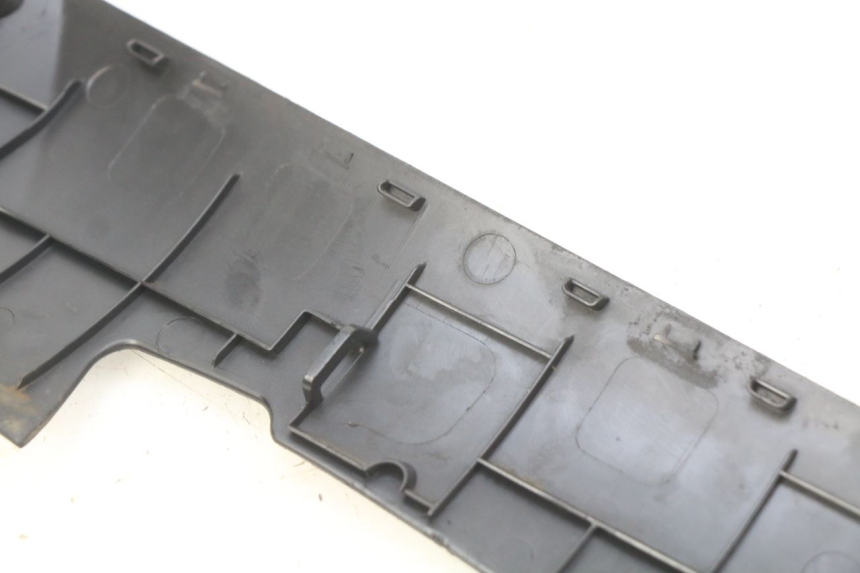 photo de Soleira esquerda PEUGEOT KISBEE 4T 50 (2010 - 2017) - Pontos de fixação
