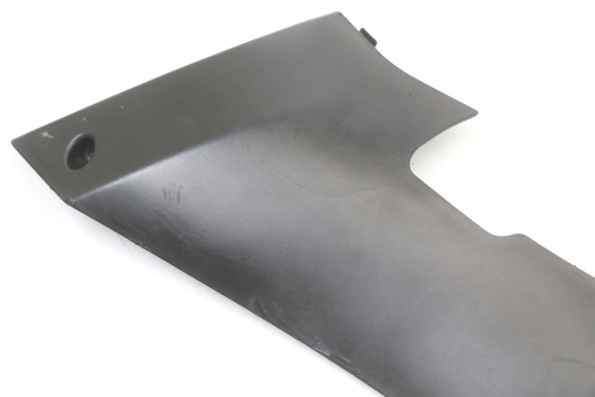 photo de Soleira esquerda PEUGEOT KISBEE 4T 50 (2010 - 2017) - Detalhe da peça