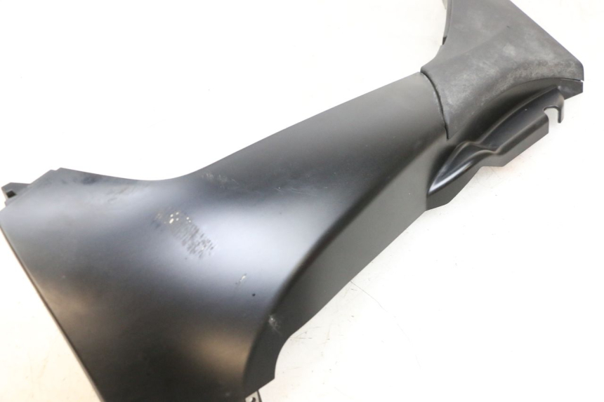 photo de Soleira esquerda PIAGGIO MP3 HPE 350 (2018 - 2020) - Zoom do estado de desgaste