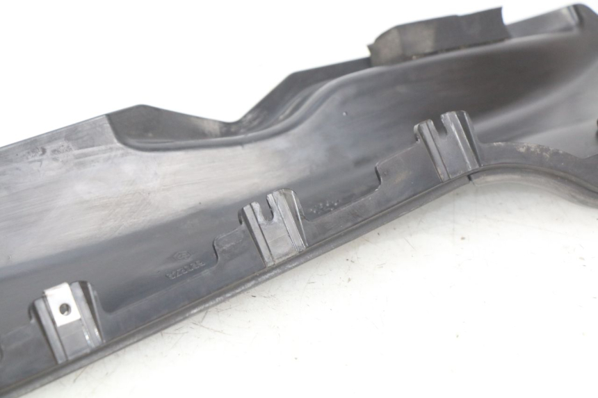 photo de Soleira esquerda PIAGGIO MP3 LT 300 (2010 - 2016) - Zoom do estado de desgaste