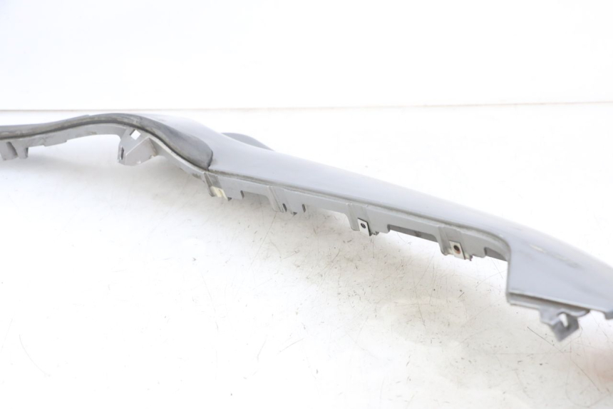 photo de Soleira esquerda PIAGGIO MP3 LT 300 (2010 - 2016) - Detalhe da peça
