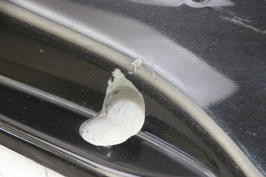 photo de Soleira esquerda PIAGGIO MP3 RL 250 (2006 - 2010) - Detalhe da peça