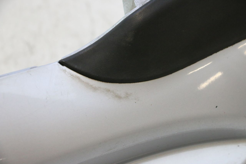 photo de Soleira esquerda PIAGGIO MP3 125 (2006 - 2014) - Detalhe da peça