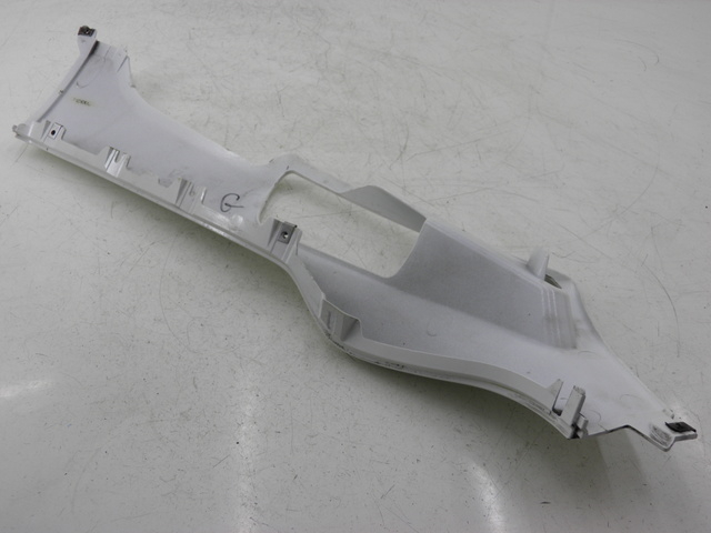 photo de Soleira esquerda PIAGGIO XEVO - X EVO 125 (2010 - 2015) - Ampliação técnica
