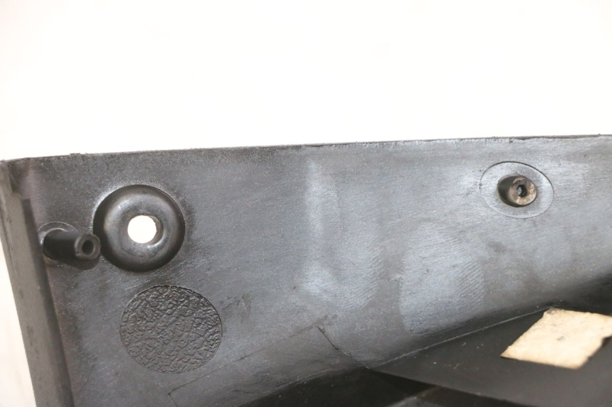 photo de Soleira esquerda PEUGEOT SATELIS COMPRESSOR K15 125 (2006 - 2009) - Detalhe da peça