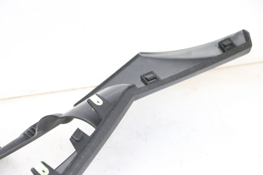 photo de Soleira esquerda PEUGEOT SATELIS 125 (2013 - 2018) - Pontos de fixação