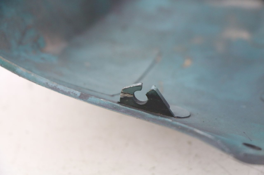 photo de Soleira esquerda PEUGEOT SV 125 (1991 - 1994) - Detalhe da peça