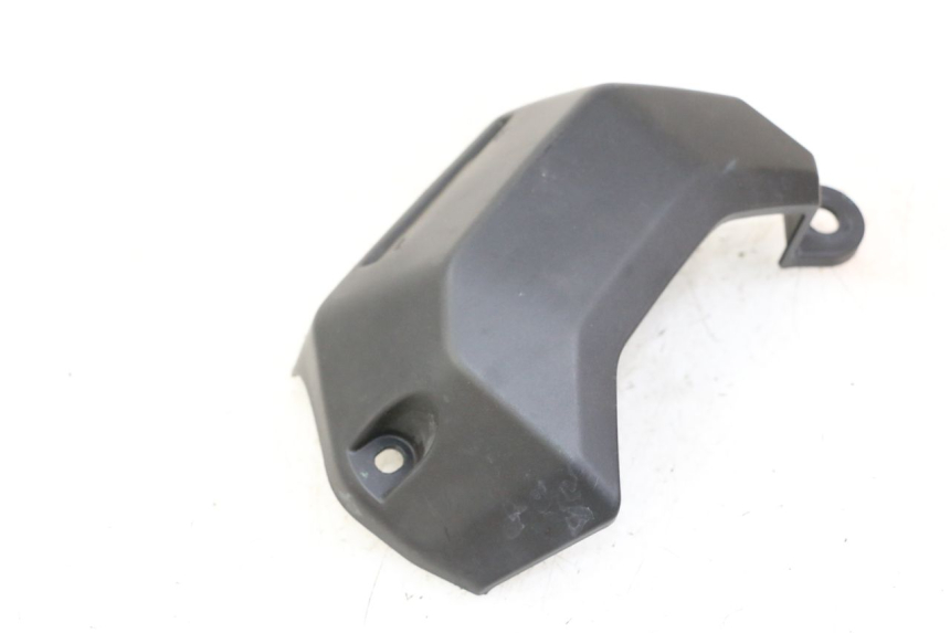 photo de Soleira esquerda YAMAHA TRACER 7 700 (2020 - 2024) - Zoom do estado de desgaste