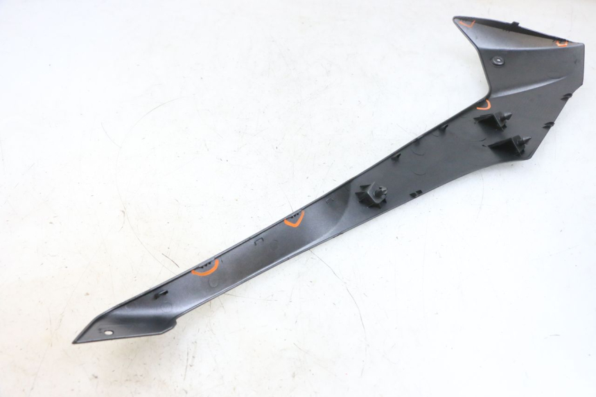 photo de Soleira esquerda YAMAHA TRICITY 300 (2020 - 2024) - Detalhe da peça