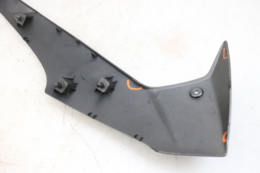 photo de Soleira esquerda YAMAHA TRICITY 300 (2020 - 2024) - Ampliação técnica