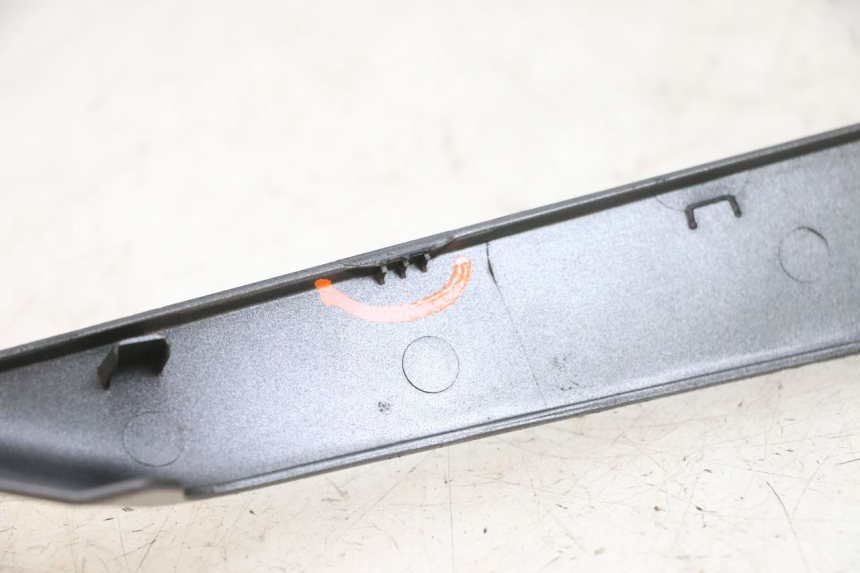 photo de Soleira esquerda YAMAHA TRICITY 300 (2020 - 2024) - Pontos de fixação