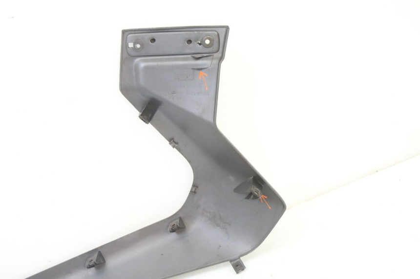 photo de Soleira esquerda YAMAHA XMAX X-MAX 125 (2006 - 2009) - Pontos de fixação