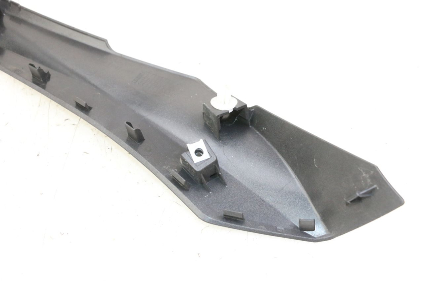 photo de Soleira esquerda YAMAHA XMAX X-MAX 125 (2021 - 2025) - Ampliação técnica