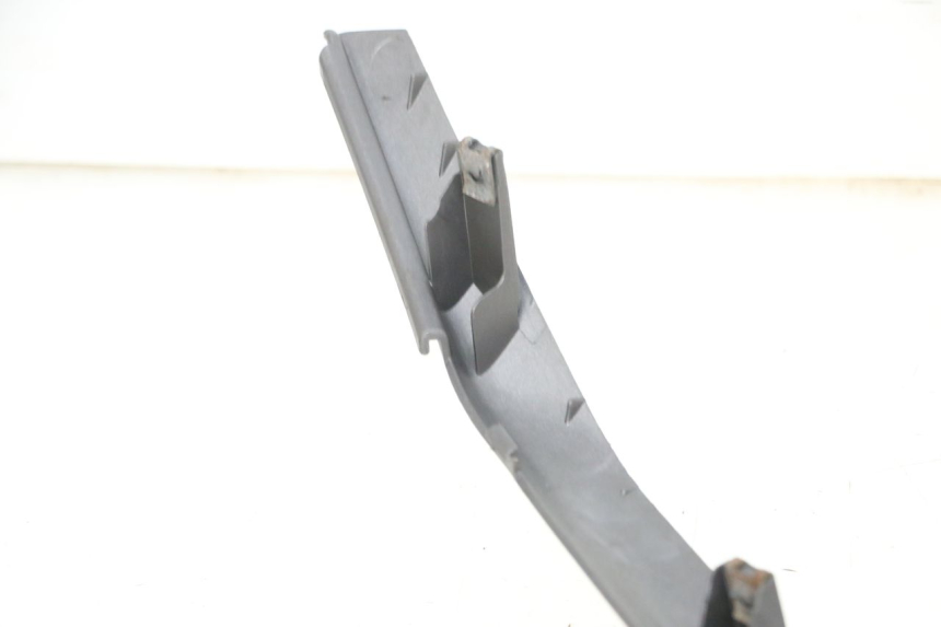 photo de Soleira esquerda YAMAHA XMAX X-MAX 125 (2006 - 2009) - Zoom do estado de desgaste
