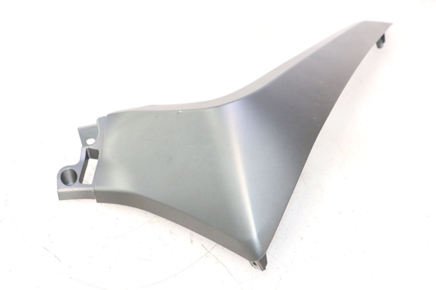 photo de Soleira esquerda YAMAHA X-MAX XMAX 125 (2010 - 2013) - Detalhe da peça