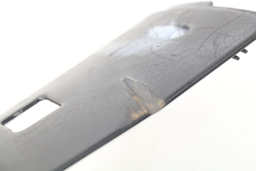 photo de Soleira esquerda YAMAHA YP MAJESTY 125 (1998 - 2001) - Detalhe da peça