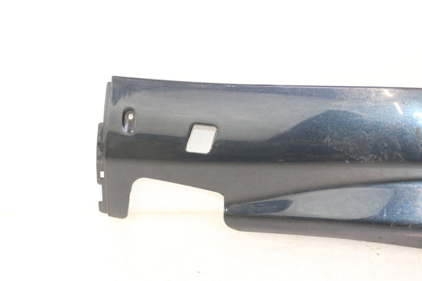 photo de Soleira esquerda YAMAHA YP MAJESTY 125 (1998 - 2001) - Detalhe da peça