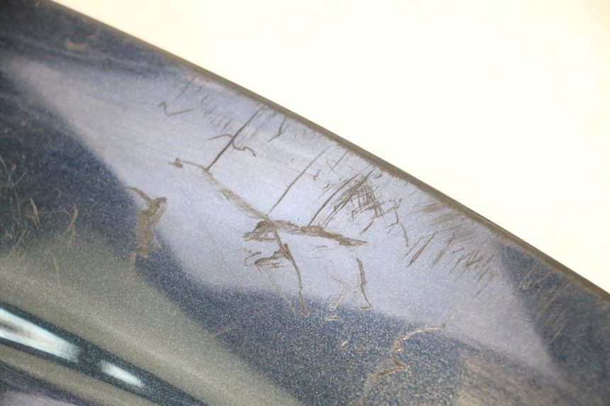 photo de Soleira esquerda YAMAHA YP MAJESTY 125 (1998 - 2001) - Detalhes característicos
