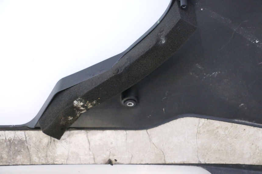 photo de SAIA LATERAL ESQUERDA YAMAHA YZF R6 600 (2008 - 2009) - Marcações e referências