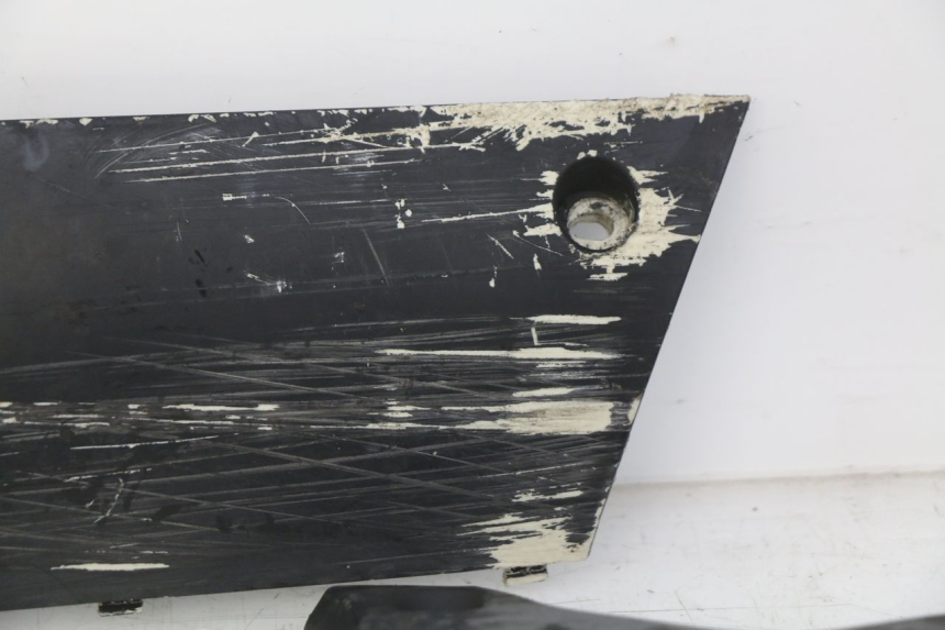 photo de Soleira PEUGEOT KISBEE 2T 50 (2010 - 2017) - Pontos de fixação