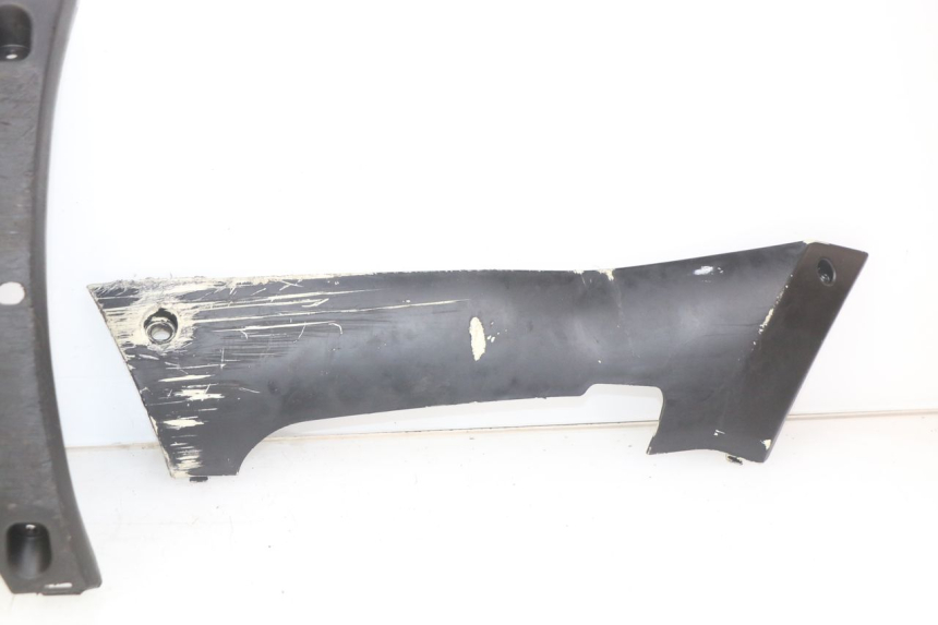 photo de Soleira PEUGEOT KISBEE 2T 50 (2010 - 2017) - Pontos de fixação