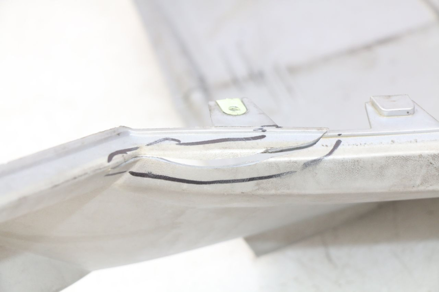 photo de Soleira PEUGEOT SATELIS 125 (2010 - 2012) - Detalhe da peça