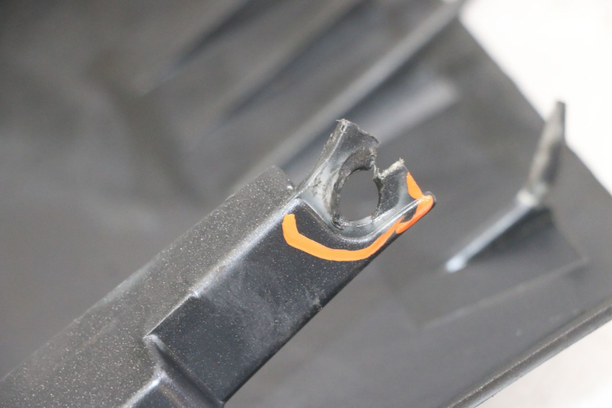photo de Soleira PEUGEOT SATELIS 125 (2013 - 2018) - Detalhes característicos