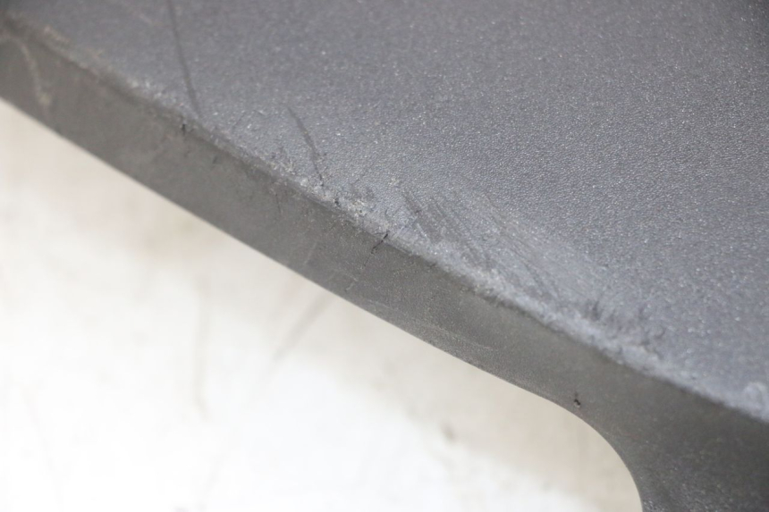 photo de Soleira PEUGEOT SATELIS 125 (2013 - 2018) - Detalhes característicos