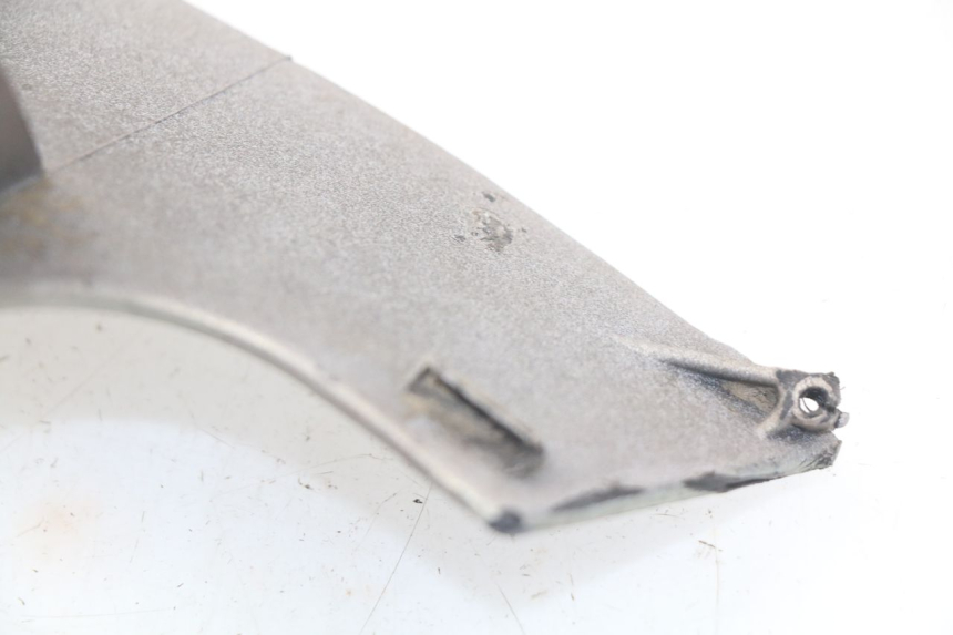 photo de Soleira APRILIA SCARABEO GT 125 (1999 - 2007) - Detalhe da peça