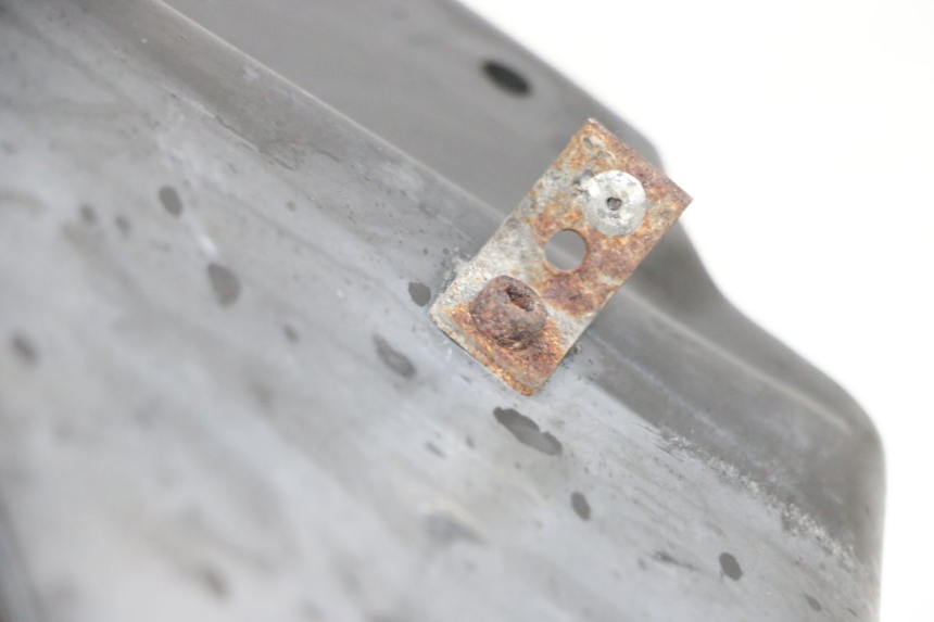 photo de PARALAMA TRASEIRO KAWASAKI GPX R WARBIRD 600 (1988 - 1993) - Zoom do estado de desgaste