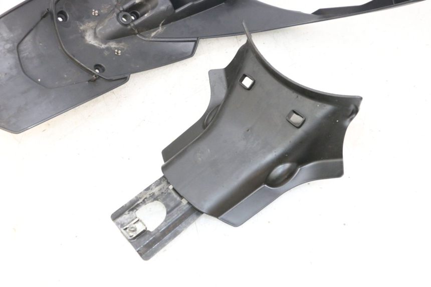 photo de PARALAMA TRASEIRO PIAGGIO MP3 HPE 300 (2019 - 2026) - Outro ângulo de visão