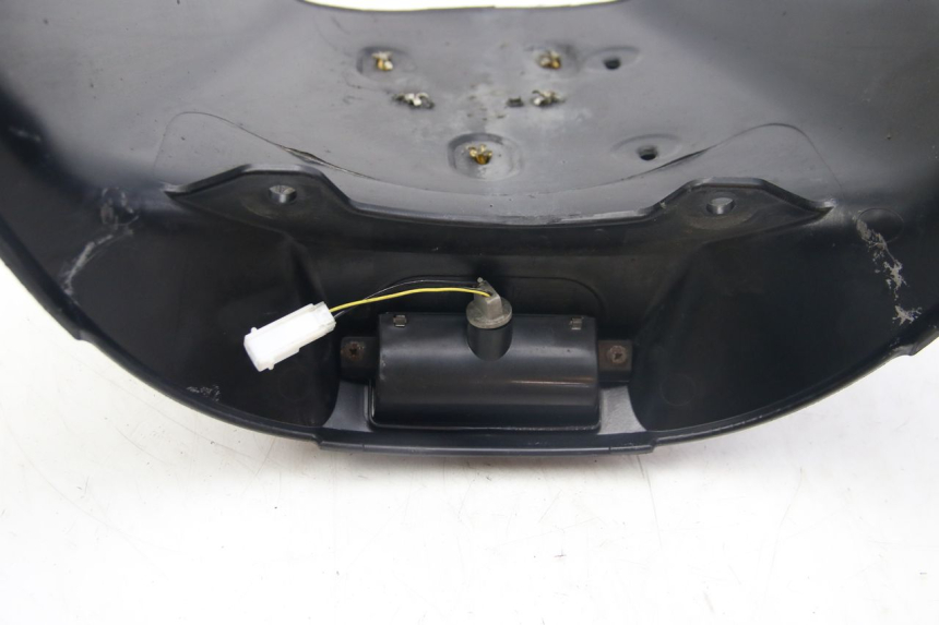 photo de PARALAMA TRASEIRO PIAGGIO MP3 125 (2006 - 2014) - Pontos de fixação