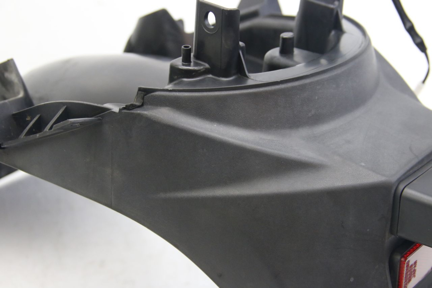 photo de PARALAMA TRASEIRO SUZUKI SIXTEEN 125 (2008 - 2010) - Detalhes característicos