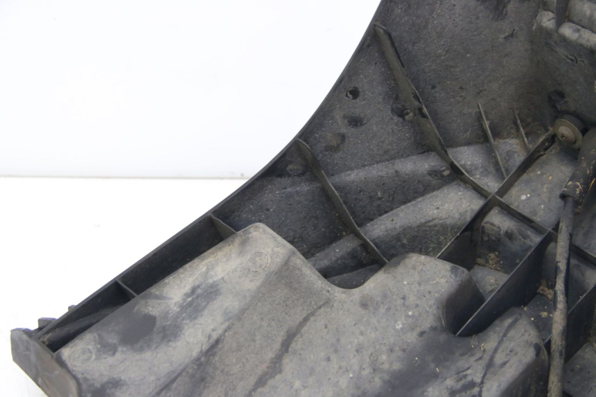 photo de PARALAMA TRASEIRO SUZUKI SIXTEEN 125 (2008 - 2010) - Detalhe da peça