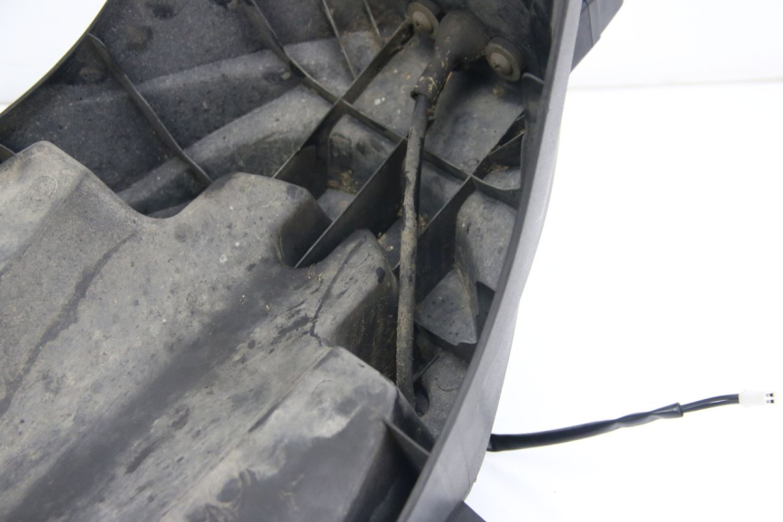 photo de PARALAMA TRASEIRO SUZUKI SIXTEEN 125 (2008 - 2010) - Zoom do estado de desgaste